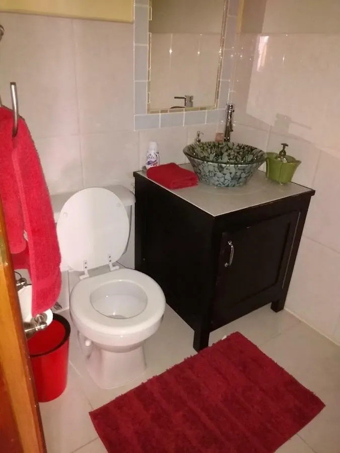 12 Fairway Avenue Apartman Kingston