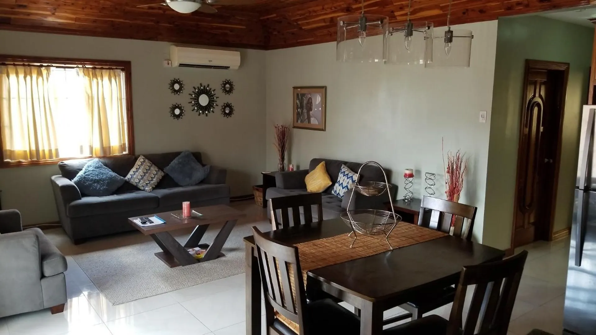 דירות קינגסטון 12 Fairway Avenue