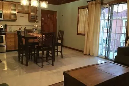 דירות קינגסטון 12 Fairway Avenue 0*,